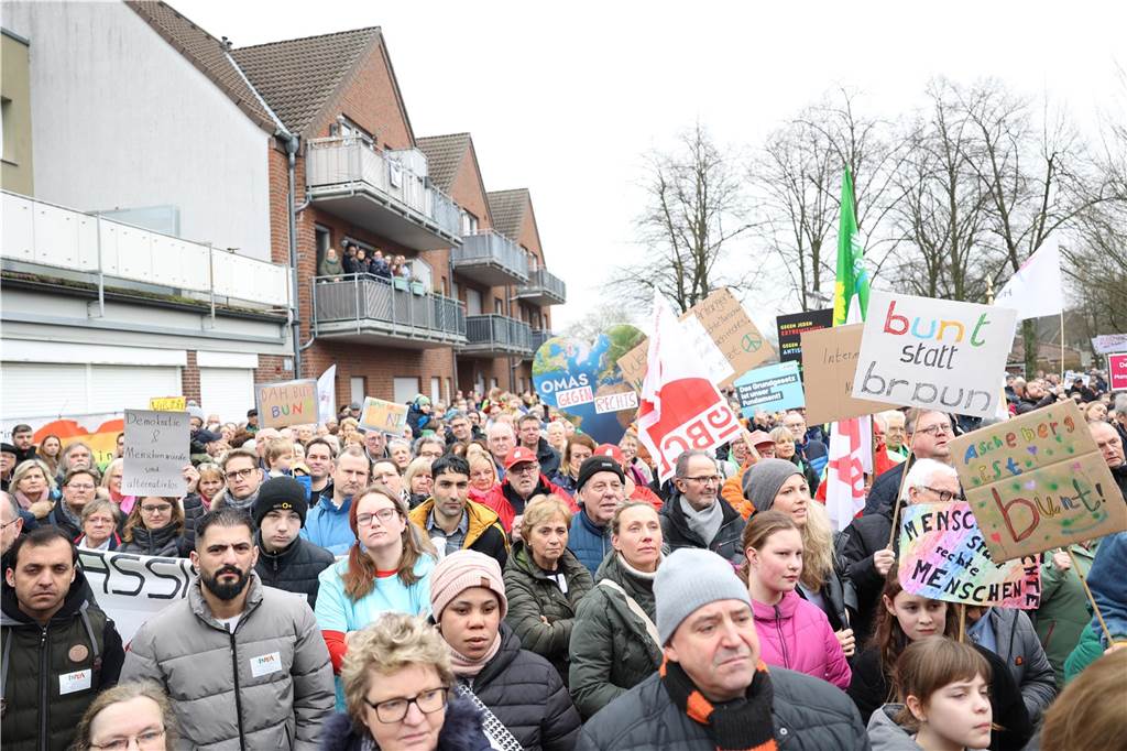 Die besten Bilder von der Kundgebung in Ascheberg: Plakate für Demokratie und Vielfalt