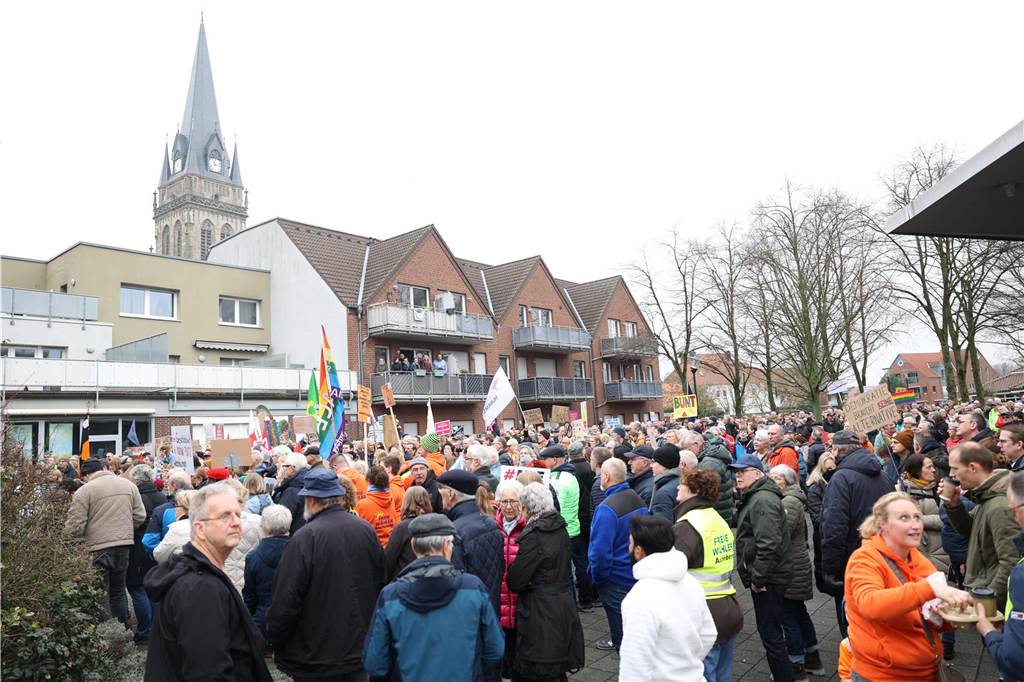 Die besten Bilder von der Kundgebung in Ascheberg: Plakate für Demokratie und Vielfalt