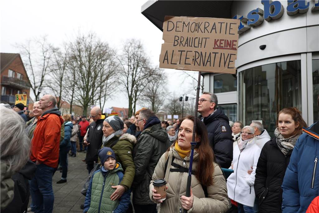 Die besten Bilder von der Kundgebung in Ascheberg: Plakate für Demokratie und Vielfalt
