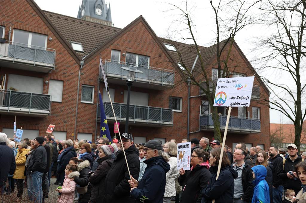 Die besten Bilder von der Kundgebung in Ascheberg: Plakate für Demokratie und Vielfalt