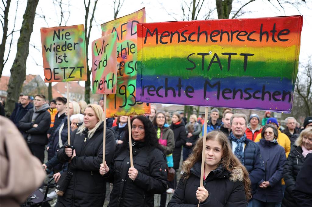 Die besten Bilder von der Kundgebung in Ascheberg: Plakate für Demokratie und Vielfalt