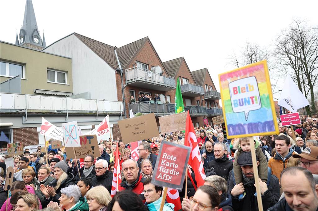 Die besten Bilder von der Kundgebung in Ascheberg: Plakate für Demokratie und Vielfalt