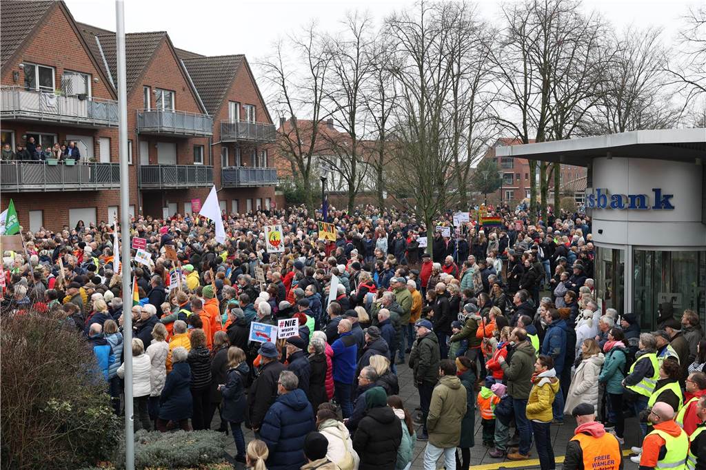 Die besten Bilder von der Kundgebung in Ascheberg: Plakate für Demokratie und Vielfalt