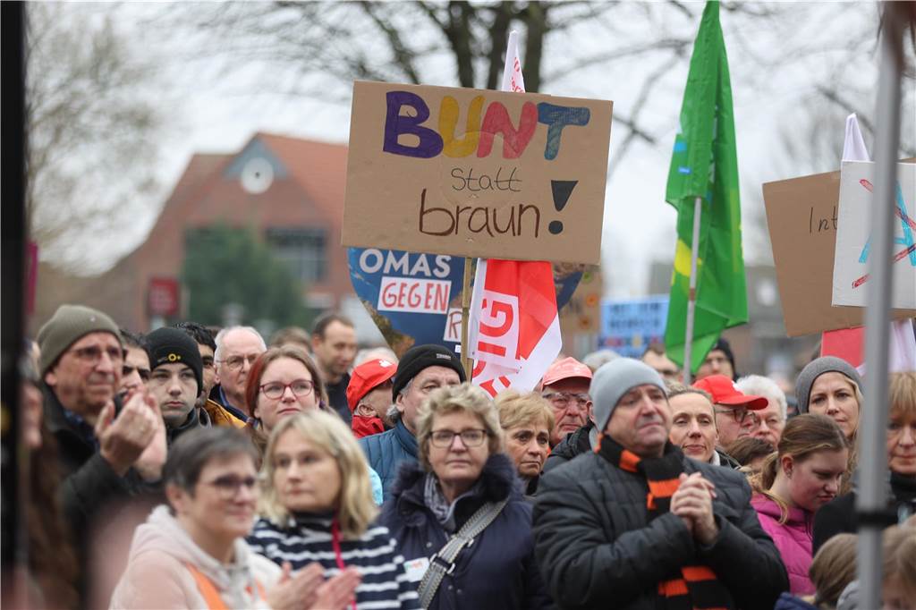 Die besten Bilder von der Kundgebung in Ascheberg: Plakate für Demokratie und Vielfalt