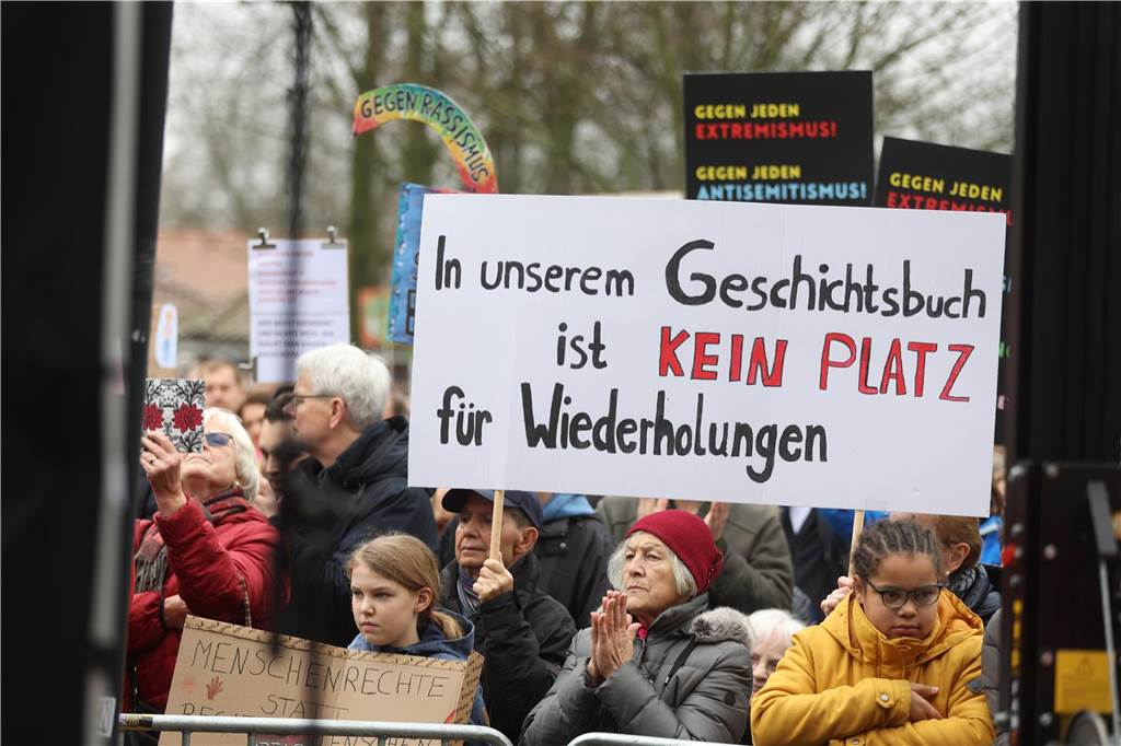Die besten Bilder von der Kundgebung in Ascheberg: Plakate für Demokratie und Vielfalt