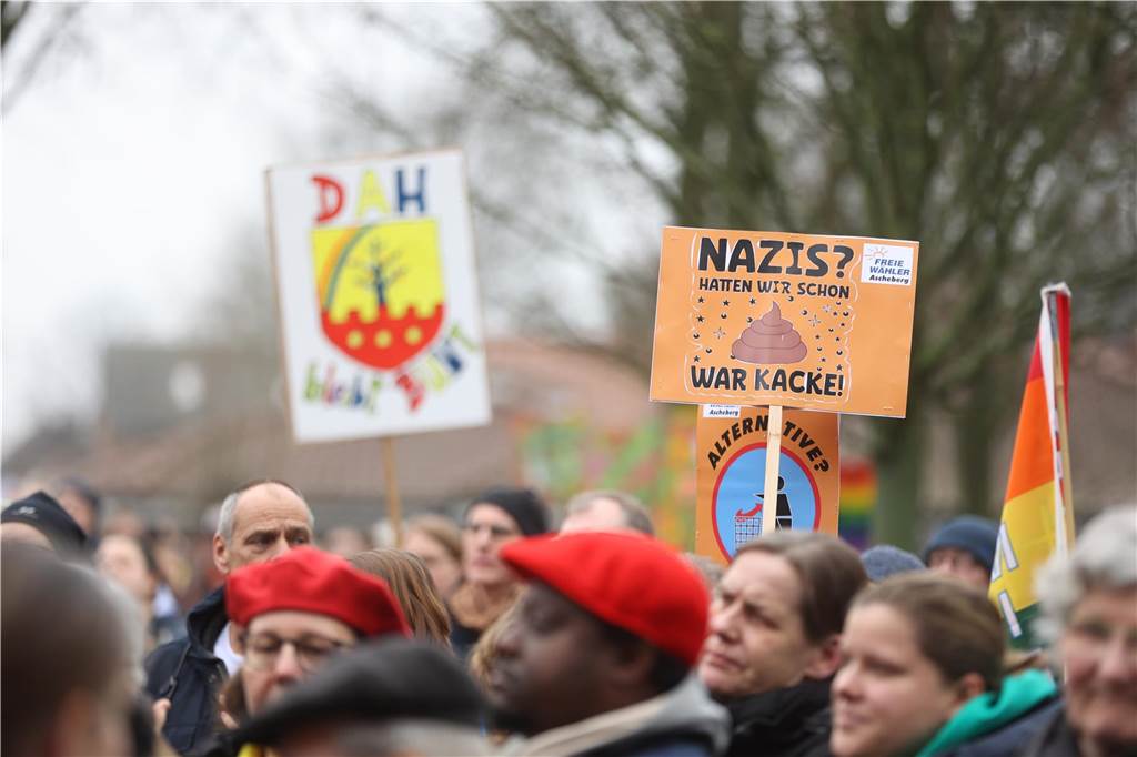 Die besten Bilder von der Kundgebung in Ascheberg: Plakate für Demokratie und Vielfalt