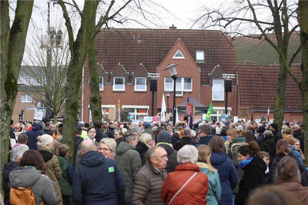 Die besten Bilder von der Kundgebung in Ascheberg: Plakate für Demokratie und Vielfalt