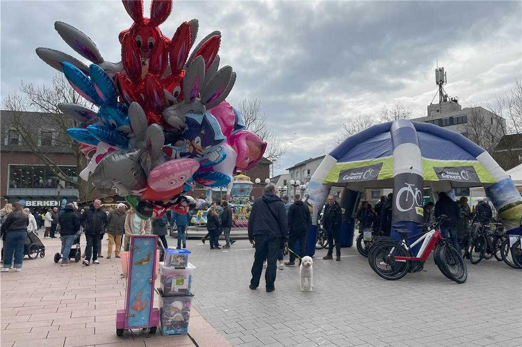 Viele Fotos vom Ostermarkt: Über 8000 Sonntagsbummler am verkaufsoffenen Ostermarkt-Sonntag