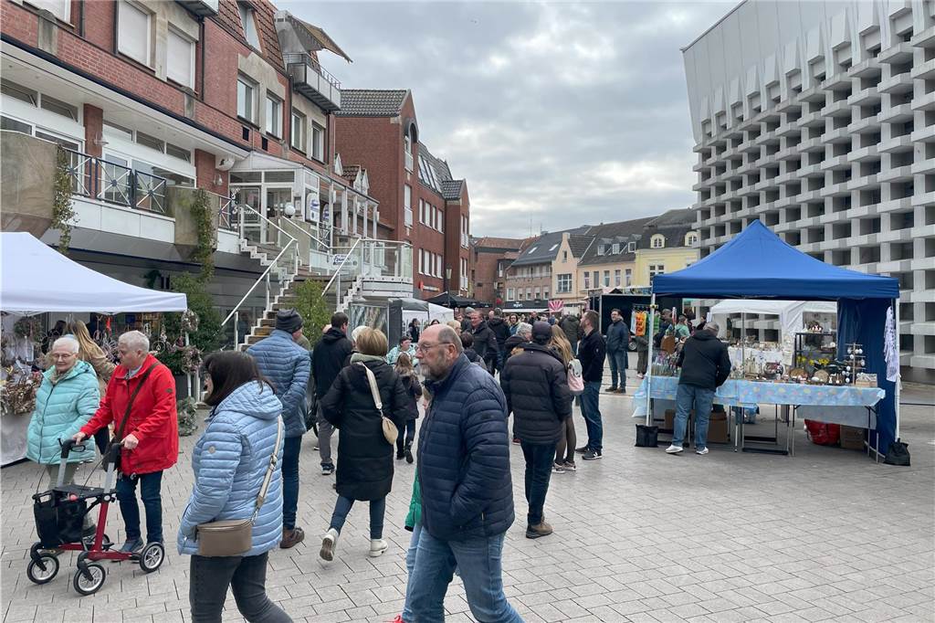 Viele Fotos vom Ostermarkt: Über 8000 Sonntagsbummler am verkaufsoffenen Ostermarkt-Sonntag