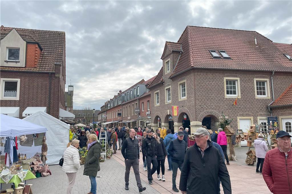 Viele Fotos vom Ostermarkt: Über 8000 Sonntagsbummler am verkaufsoffenen Ostermarkt-Sonntag