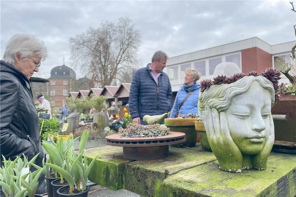 Viele Fotos vom Ostermarkt: Über 8000 Sonntagsbummler am verkaufsoffenen Ostermarkt-Sonntag