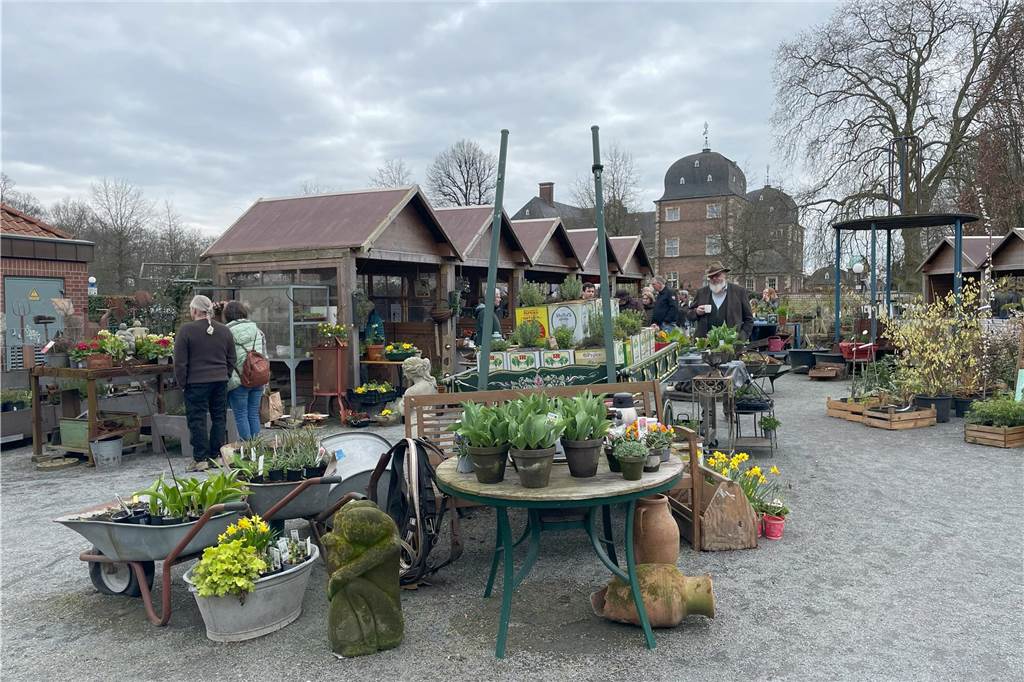 Viele Fotos vom Ostermarkt: Über 8000 Sonntagsbummler am verkaufsoffenen Ostermarkt-Sonntag