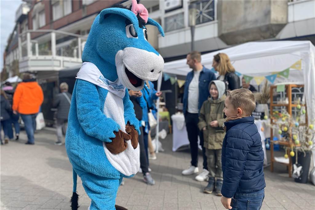 Viele Fotos vom Ostermarkt: Über 8000 Sonntagsbummler am verkaufsoffenen Ostermarkt-Sonntag