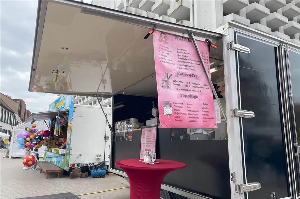 Viele Fotos vom Ostermarkt: Über 8000 Sonntagsbummler am verkaufsoffenen Ostermarkt-Sonntag