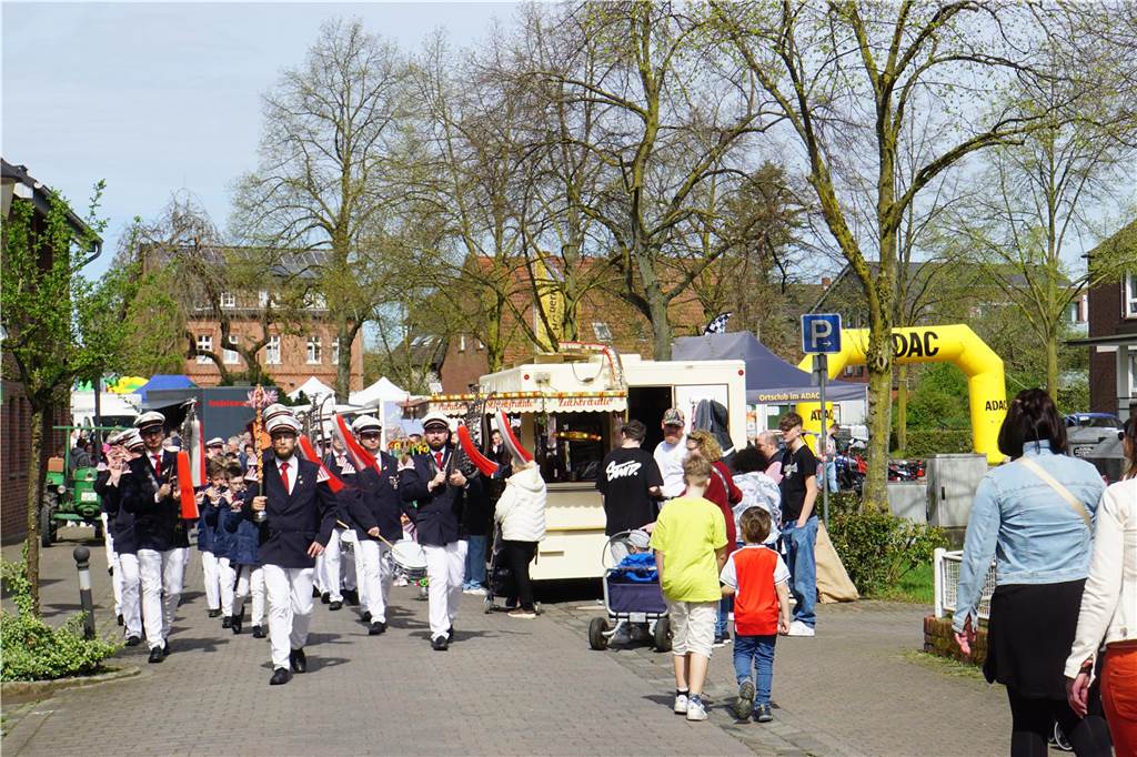 Frühlingsfest Herbern 2024: Volle Straßen bei bestem Wetter