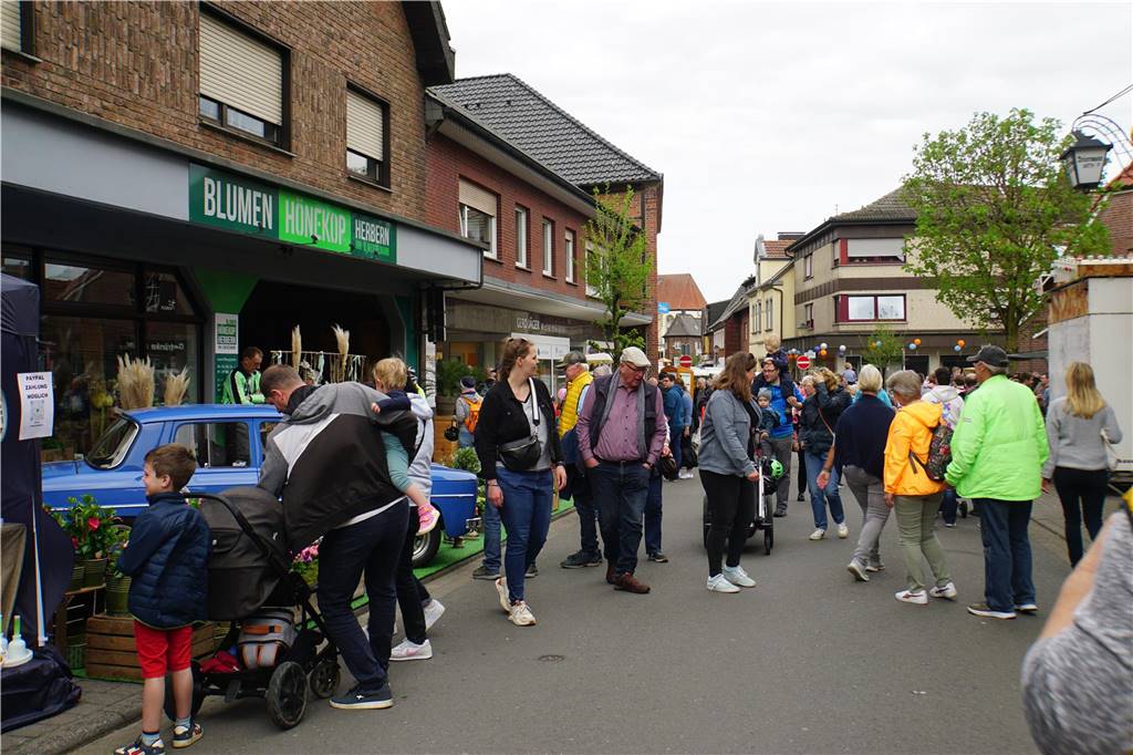 Frühlingsfest Herbern 2024: Volle Straßen bei bestem Wetter