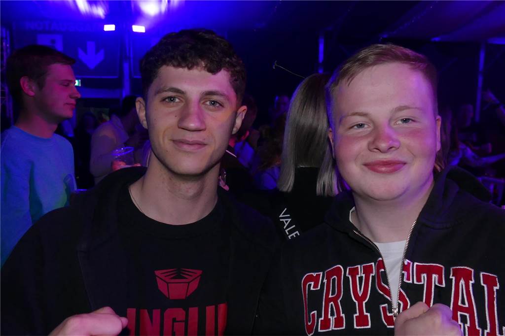 Gäste feiern ausgelassen bei Beach Party: Karpaten zieht wieder die Musikfans an