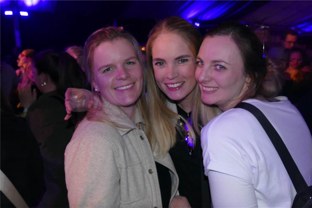 Gäste feiern ausgelassen bei Beach Party: Karpaten zieht wieder die Musikfans an