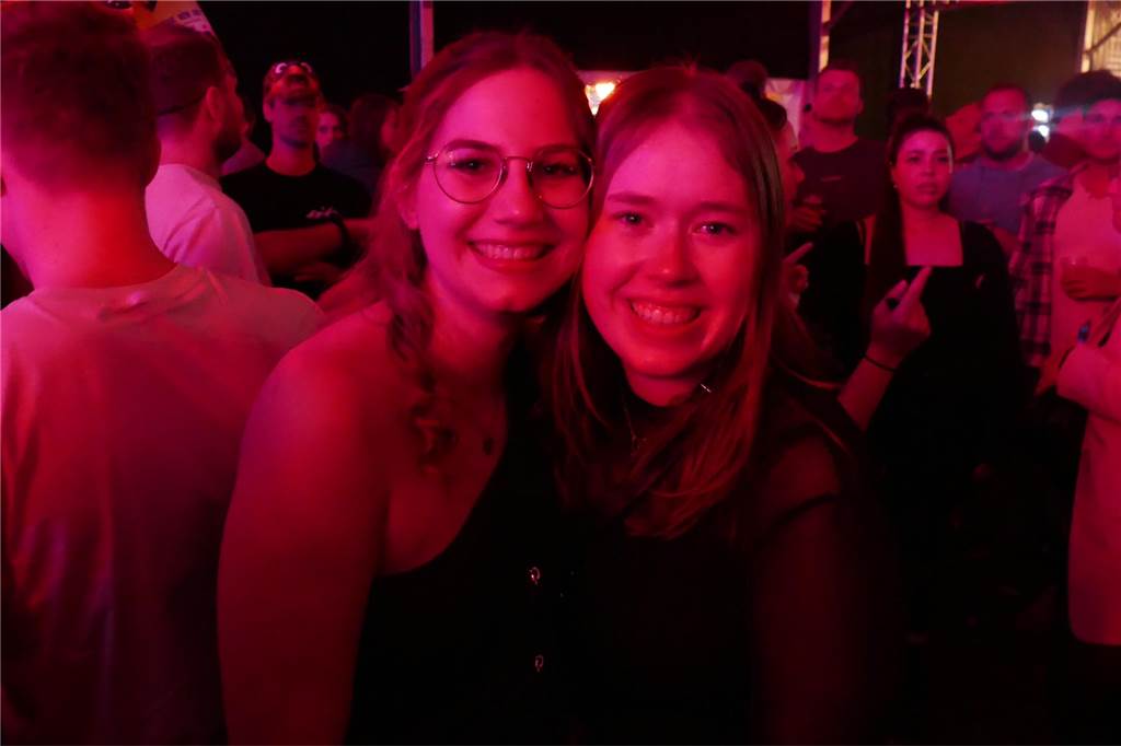 Gäste feiern ausgelassen bei Beach Party: Karpaten zieht wieder die Musikfans an