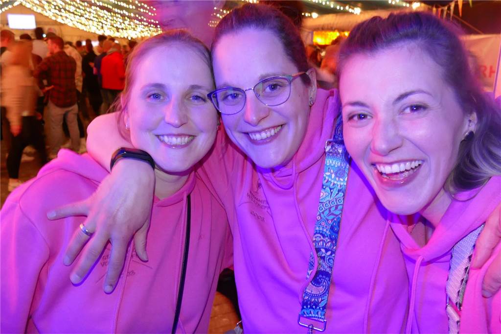 Gäste feiern ausgelassen bei Beach Party: Karpaten zieht wieder die Musikfans an