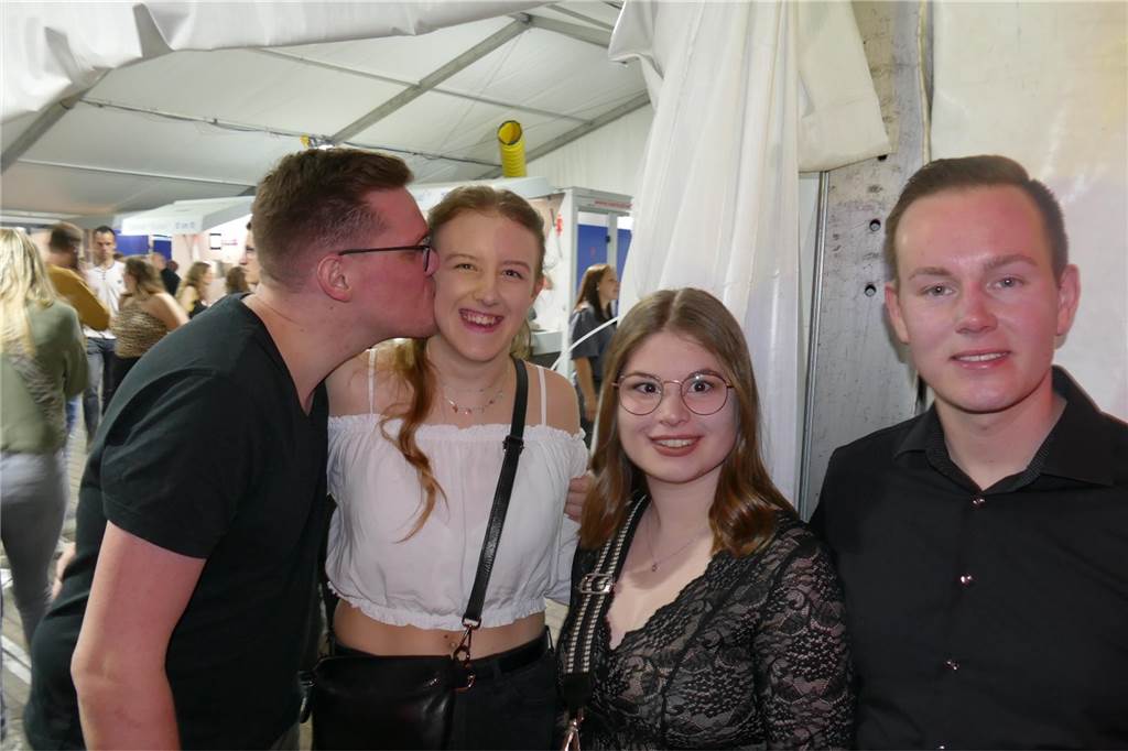 Gäste feiern ausgelassen bei Beach Party: Karpaten zieht wieder die Musikfans an