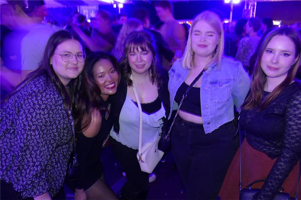 Gäste feiern ausgelassen bei Beach Party: Karpaten zieht wieder die Musikfans an