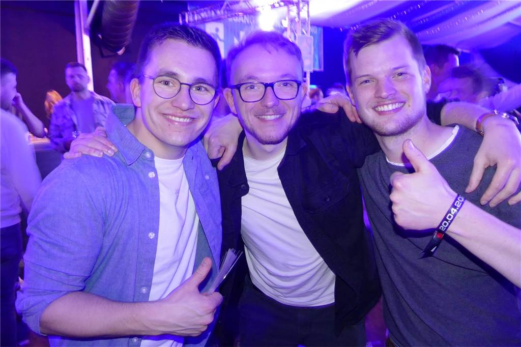 Gäste feiern ausgelassen bei Beach Party: Karpaten zieht wieder die Musikfans an