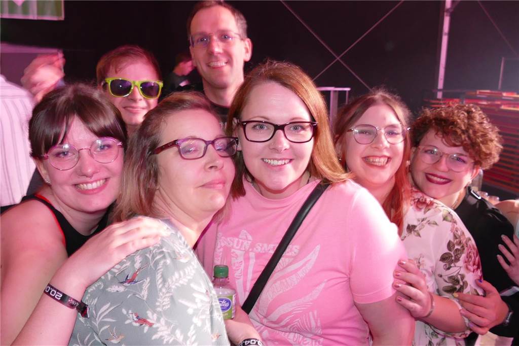 Gäste feiern ausgelassen bei Beach Party: Karpaten zieht wieder die Musikfans an