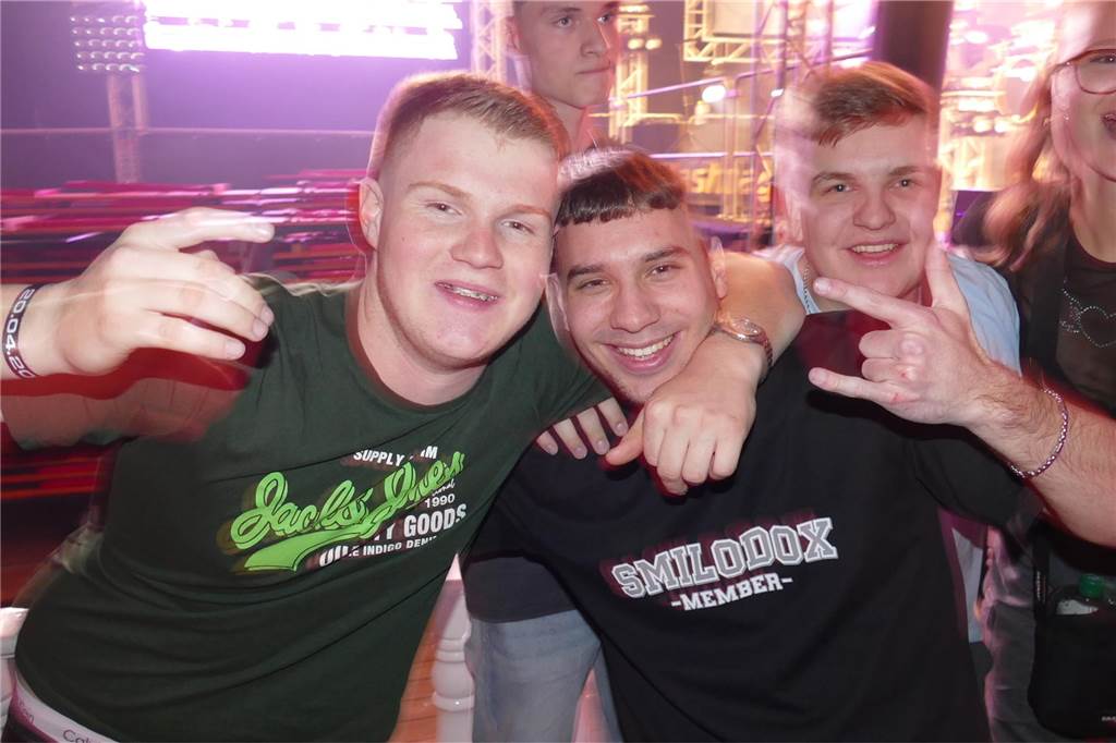 Gäste feiern ausgelassen bei Beach Party: Karpaten zieht wieder die Musikfans an