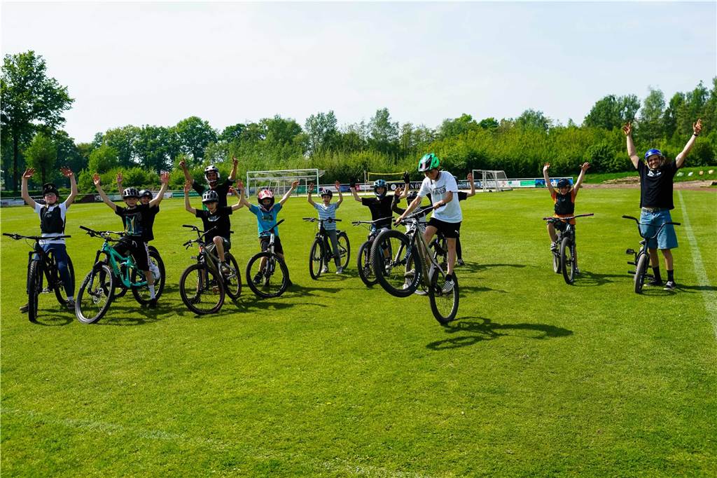 Sprünge und Spaß: Viele Bilder vom „Mai Bike“ am Sportcampus