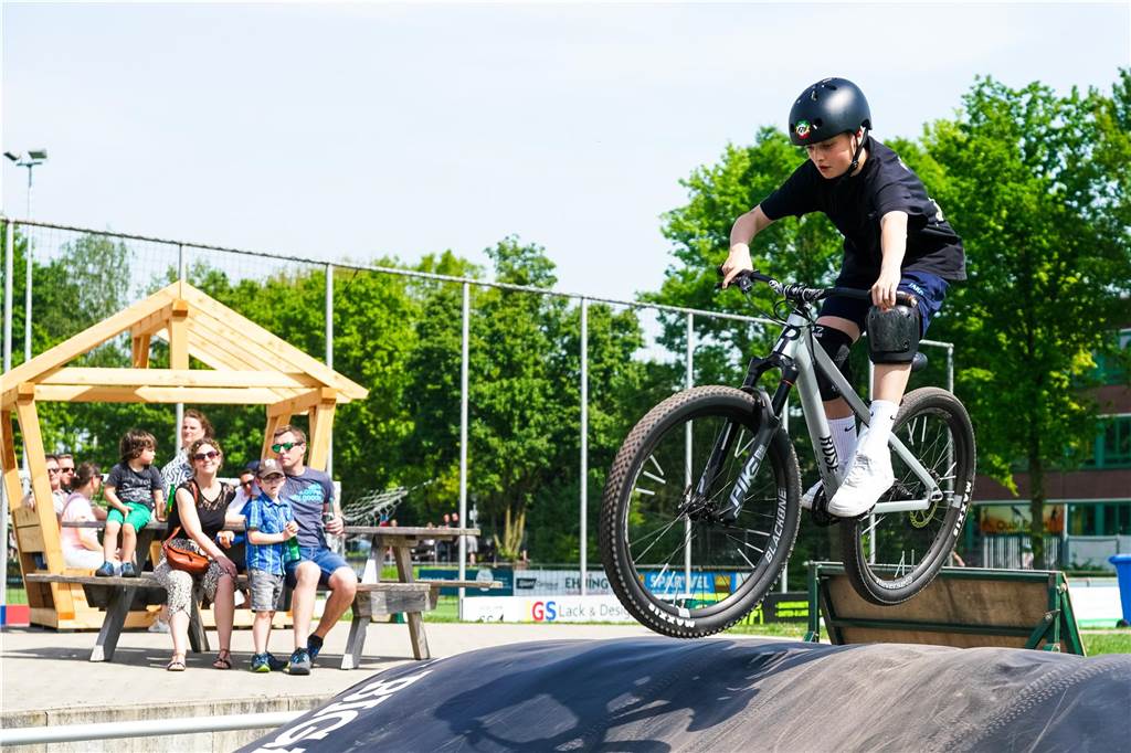 Sprünge und Spaß: Viele Bilder vom „Mai Bike“ am Sportcampus