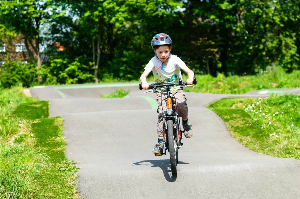 Sprünge und Spaß: Viele Bilder vom „Mai Bike“ am Sportcampus