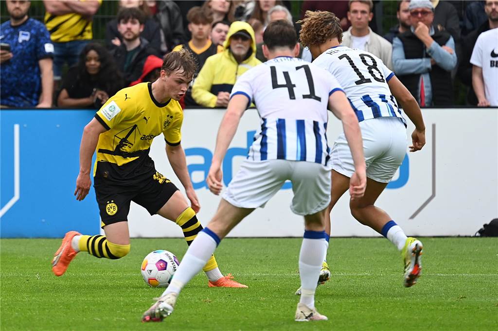 Herrmann sichert BVB-U19 gegen Hertha BSC die Chance aufs Finale: Dortmund droht Defensiv-Engpass