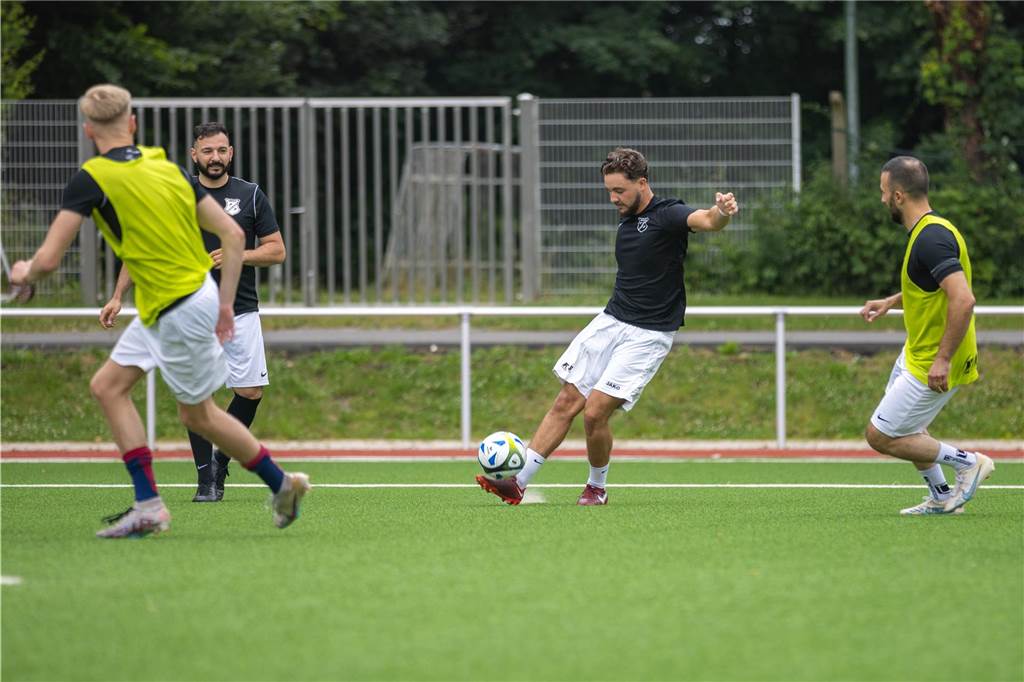 Aufsteiger paukt für den Neustart in der A-Liga: Viele Fotos vom Auftakt des SC Fröndenberg
