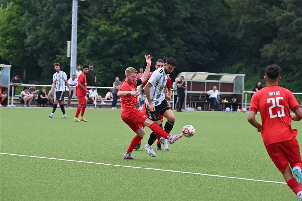 Pickepackevolles Testspiel- und Turnier-Wochenende: Fast 100 Fotos von den Fußballplätzen