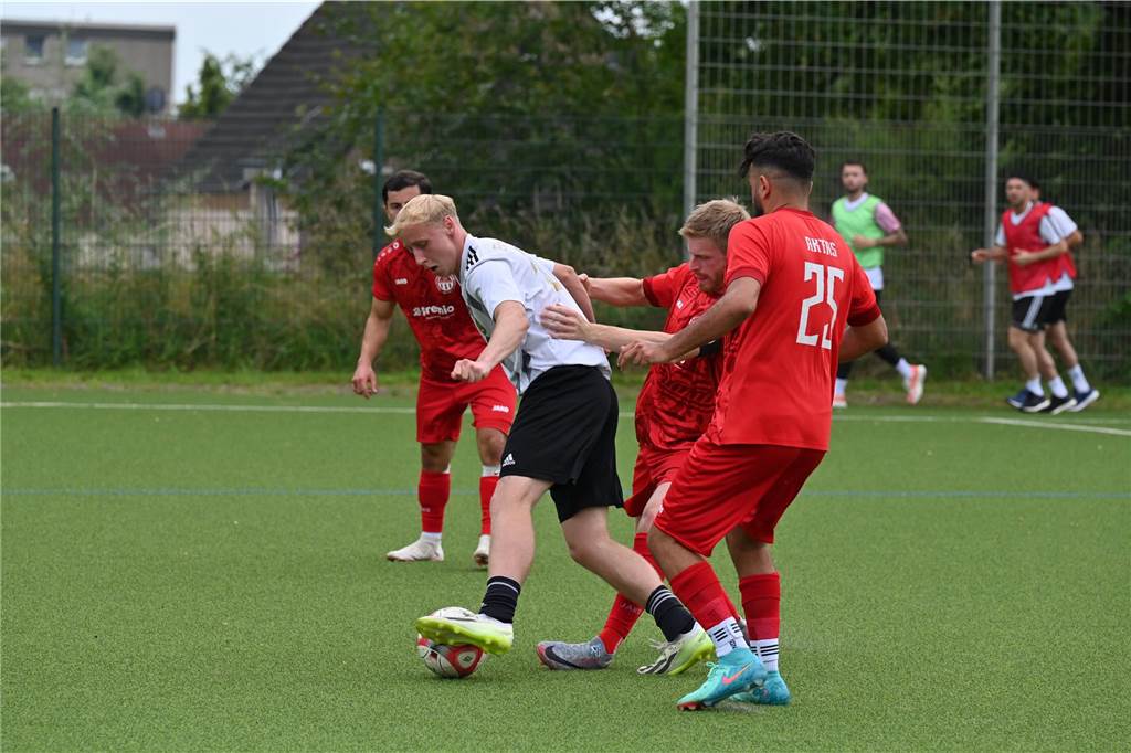 Pickepackevolles Testspiel- und Turnier-Wochenende: Fast 100 Fotos von den Fußballplätzen