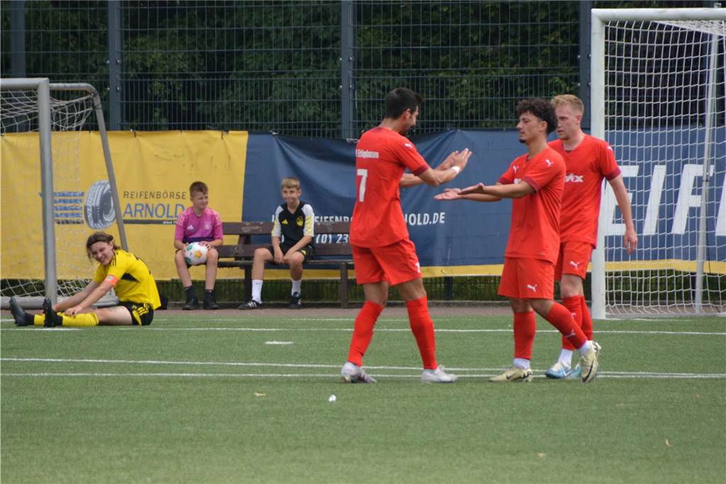 Pickepackevolles Testspiel- und Turnier-Wochenende: Fast 100 Fotos von den Fußballplätzen