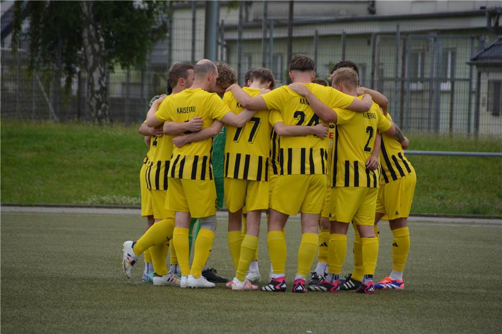Pickepackevolles Testspiel- und Turnier-Wochenende: Fast 100 Fotos von den Fußballplätzen