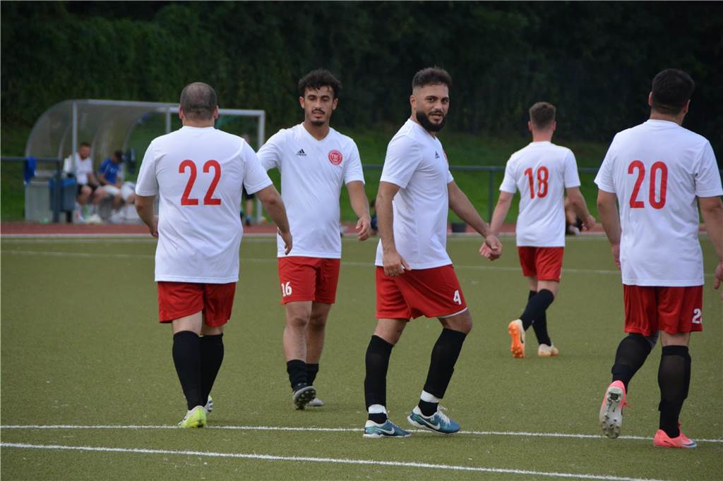 Pickepackevolles Testspiel- und Turnier-Wochenende: Fast 100 Fotos von den Fußballplätzen