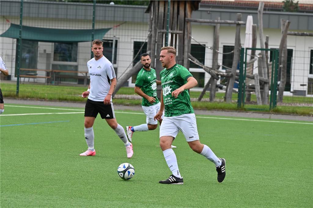 Pickepackevolles Testspiel- und Turnier-Wochenende: Fast 100 Fotos von den Fußballplätzen