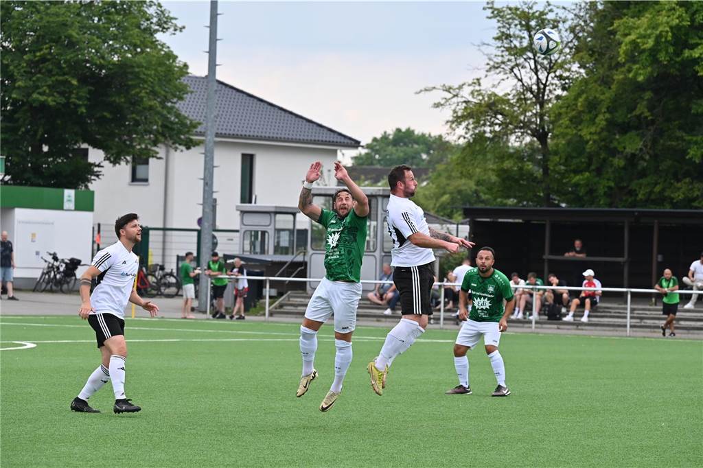 Pickepackevolles Testspiel- und Turnier-Wochenende: Fast 100 Fotos von den Fußballplätzen