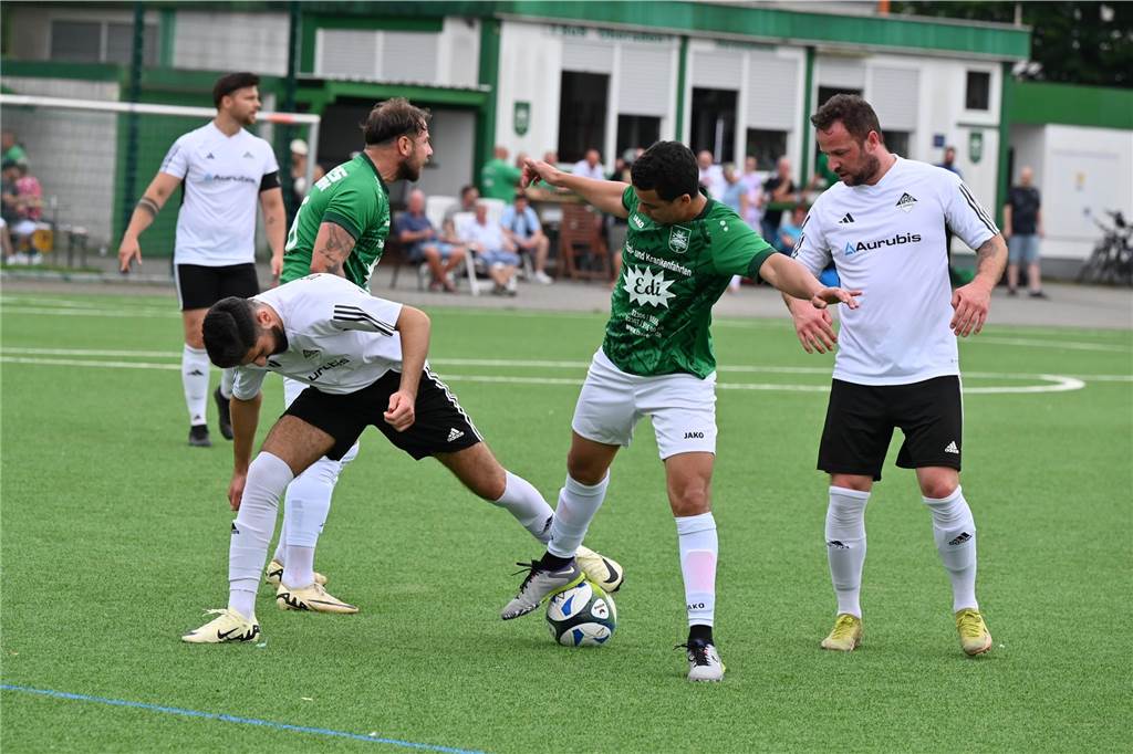 Pickepackevolles Testspiel- und Turnier-Wochenende: Fast 100 Fotos von den Fußballplätzen
