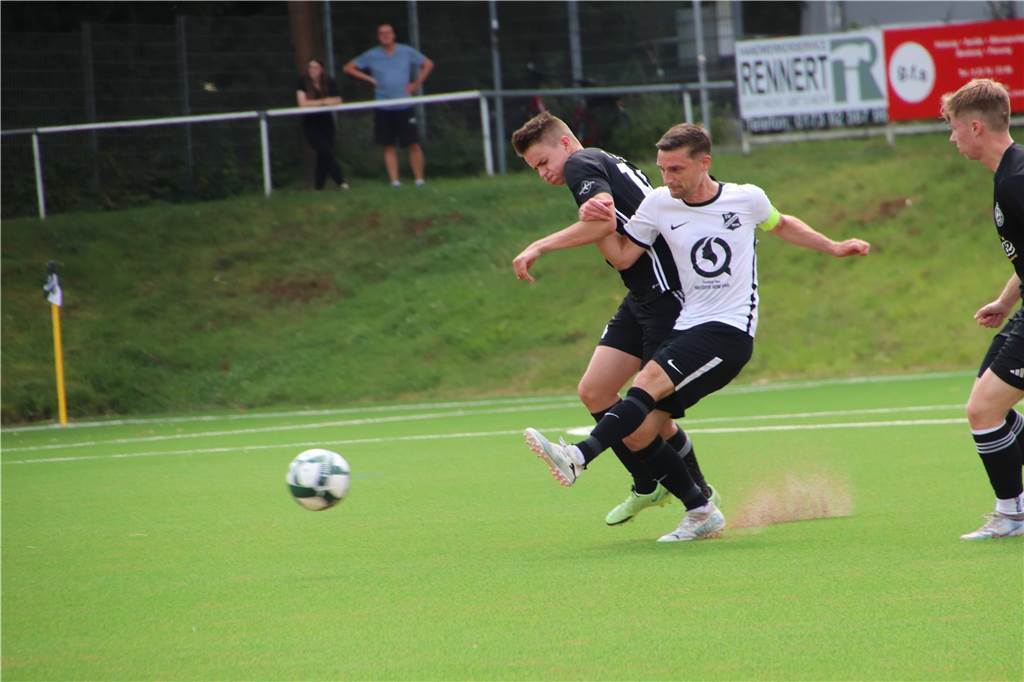 Pickepackevolles Testspiel- und Turnier-Wochenende: Fast 100 Fotos von den Fußballplätzen
