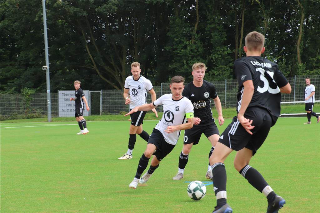 Pickepackevolles Testspiel- und Turnier-Wochenende: Fast 100 Fotos von den Fußballplätzen