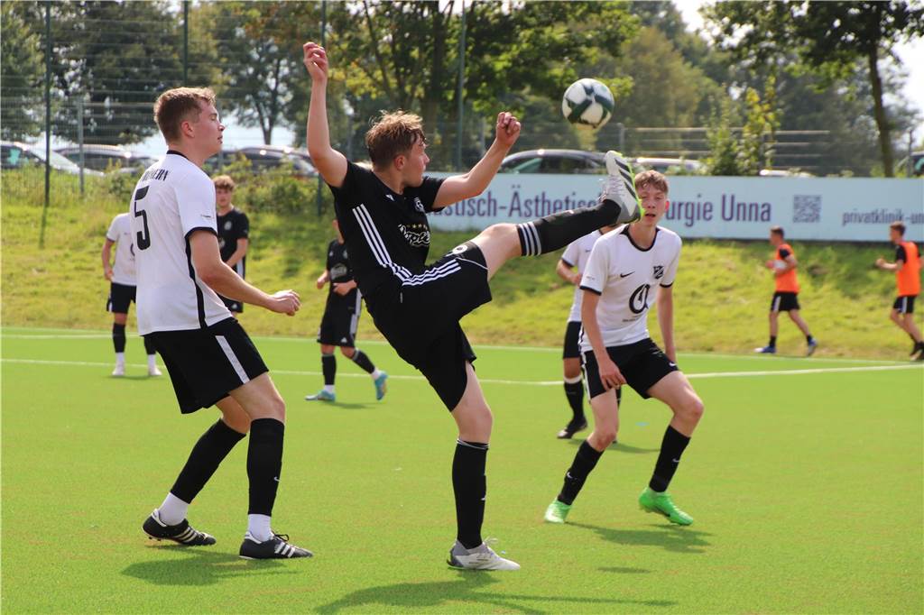 Pickepackevolles Testspiel- und Turnier-Wochenende: Fast 100 Fotos von den Fußballplätzen