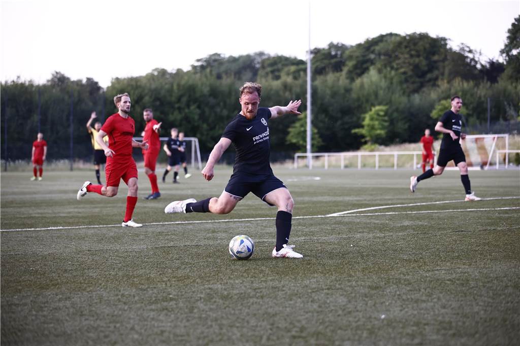 Pickepackevolles Testspiel- und Turnier-Wochenende: Fast 100 Fotos von den Fußballplätzen