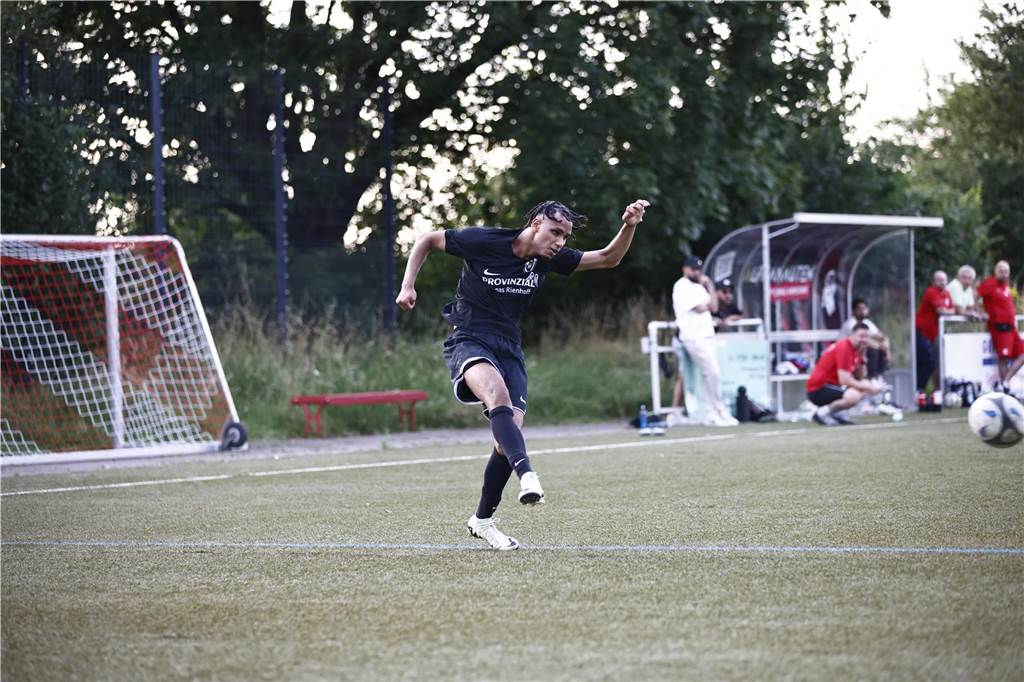 Pickepackevolles Testspiel- und Turnier-Wochenende: Fast 100 Fotos von den Fußballplätzen