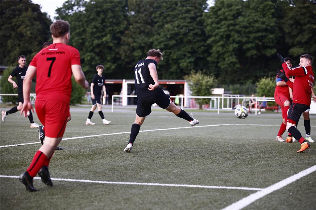 Pickepackevolles Testspiel- und Turnier-Wochenende: Fast 100 Fotos von den Fußballplätzen