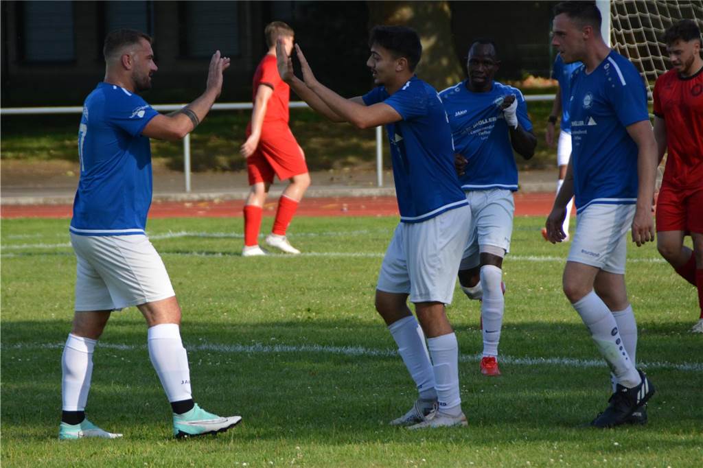 Pickepackevolles Testspiel- und Turnier-Wochenende: Fast 100 Fotos von den Fußballplätzen