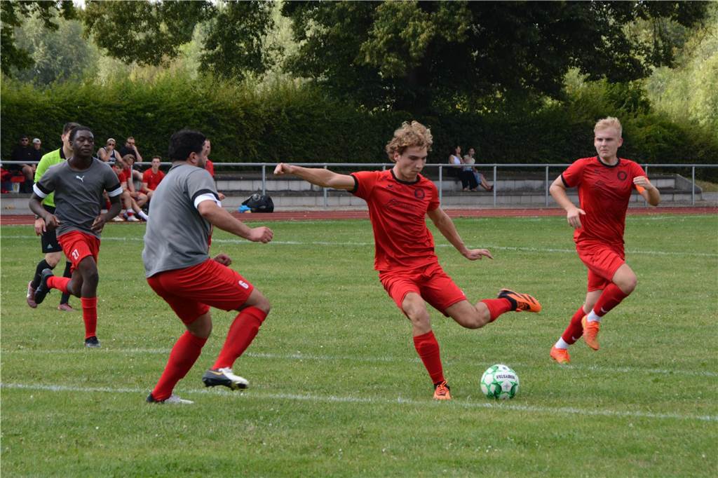 Pickepackevolles Testspiel- und Turnier-Wochenende: Fast 100 Fotos von den Fußballplätzen